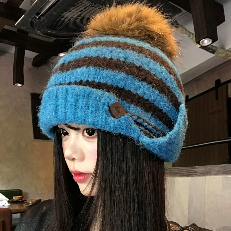 Gestreifte, flauschige Mützen  – Beanie Cuffed Knit Bewertung und Preis